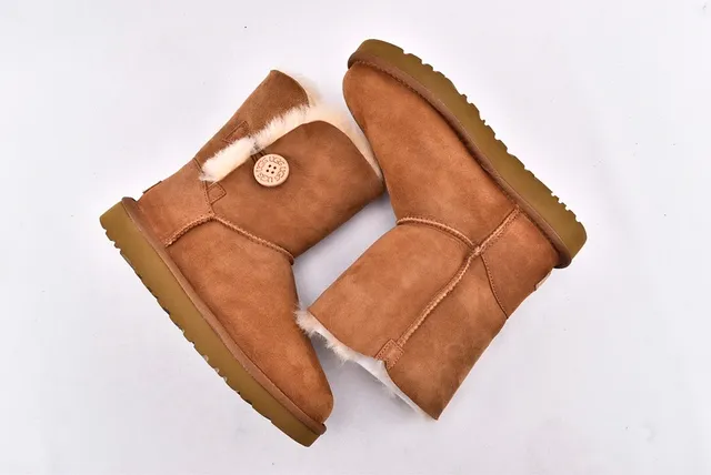 UGG Classic Short Chestnut Suede Shearling-Lined Snow Boots 12