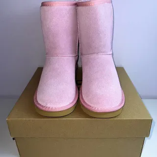UGG经典短款粉色麂皮雪靴