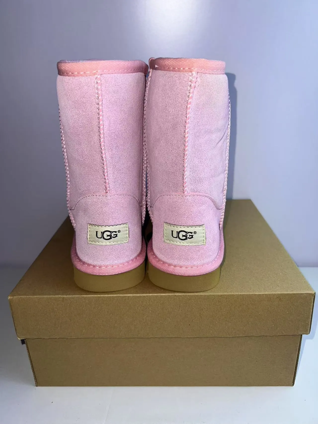 UGG क्लासिक छोटा गुलाबी सूड बर्फ के जूते 5