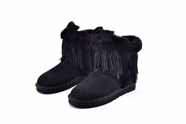 UGG डार्लाला क्लासिक काला फ्रिंज्ड शीयर्लिंग-कफ्ड एंक्ल बूट्स 2