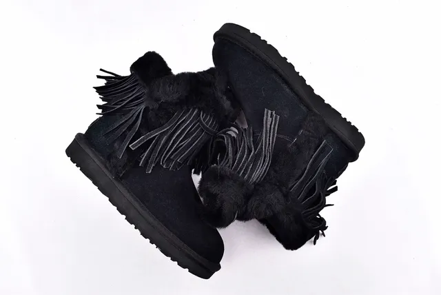UGG डार्लाला क्लासिक काला फ्रिंज्ड शीयर्लिंग-कफ्ड एंक्ल बूट्स 3