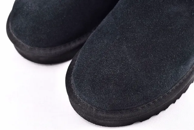 UGG डार्लाला क्लासिक काला फ्रिंज्ड शीयर्लिंग-कफ्ड एंक्ल बूट्स 10