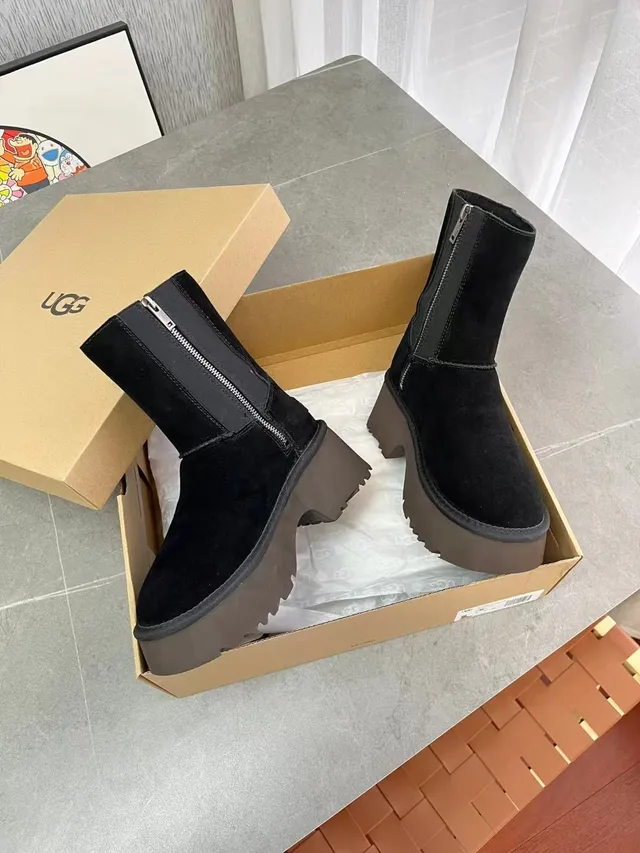 UGG Tasman কালো সুয়েড প্ল্যাটফর্ম এনক্ল বুট 3