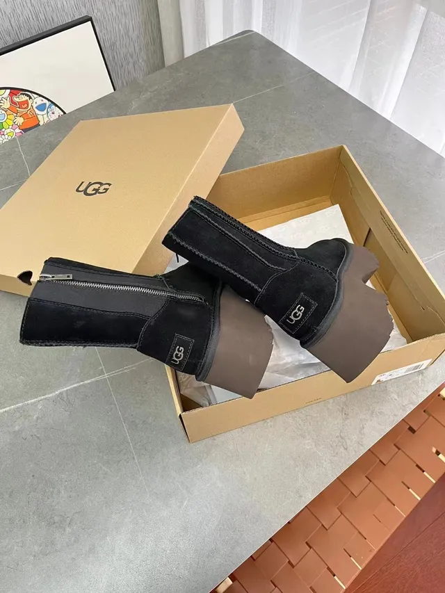 UGG Tasman কালো সুয়েড প্ল্যাটফর্ম এনক্ল বুট 4
