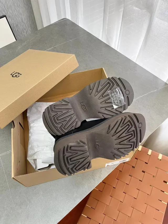 UGG Tasman কালো সুয়েড প্ল্যাটফর্ম এনক্ল বুট 9