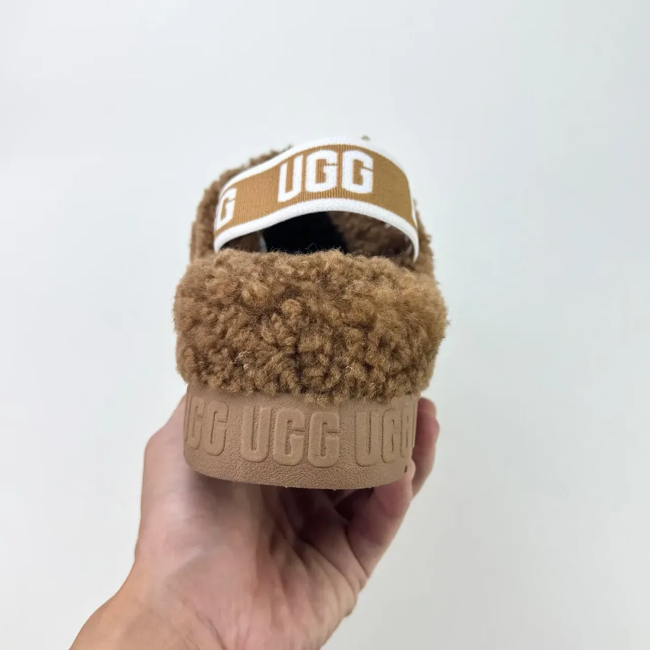 UGG Tasman ব্রাউন ফাজি ক্রস-স্ট্র্যাপ প্ল্যাটফর্ম স্লিপার 2