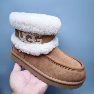 UGG Tasman Tan 羊毛嵌边雪靴