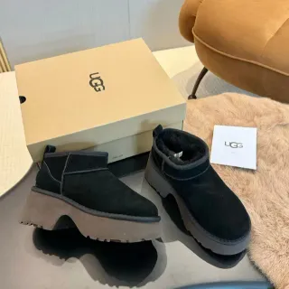 UGG Ultra Mini 黑色灰色 平台鞋底 麂皮面料 雪靴