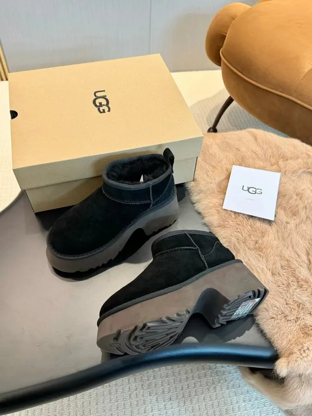 UGG Ultra Mini 黑色灰色 平台鞋底 麂皮面料 雪靴 2