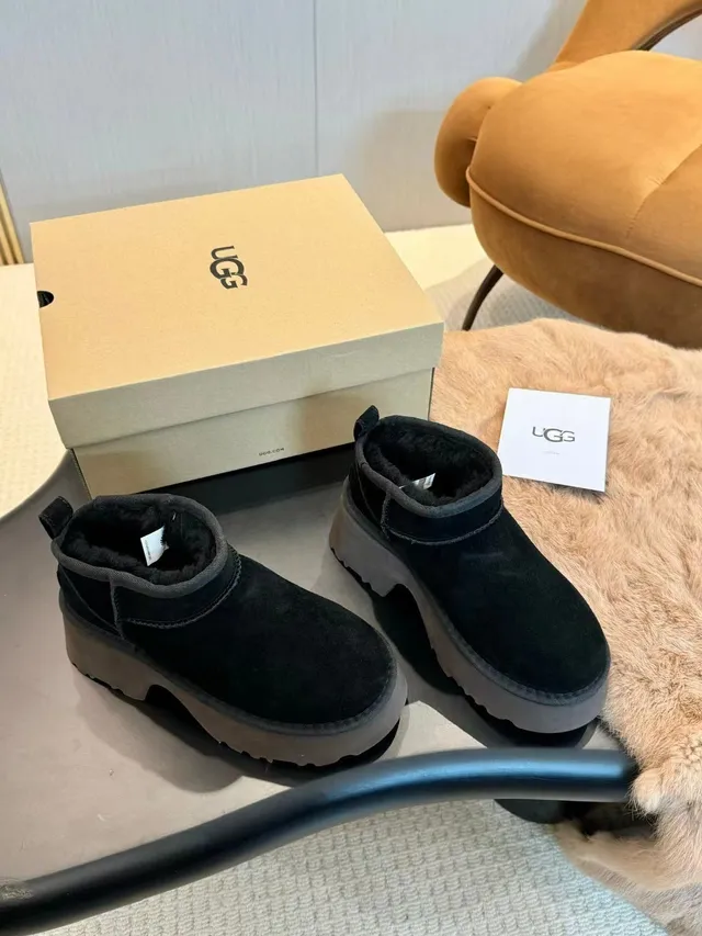 UGG Ultra Mini 黑色灰色 平台鞋底 麂皮面料 雪靴 6