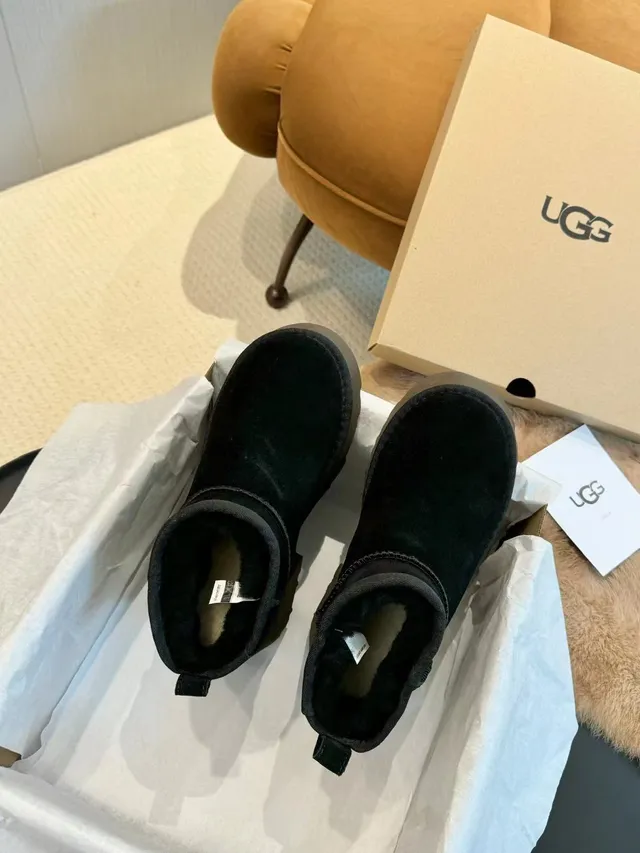 UGG Ultra Mini 黑色灰色 平台鞋底 麂皮面料 雪靴 8