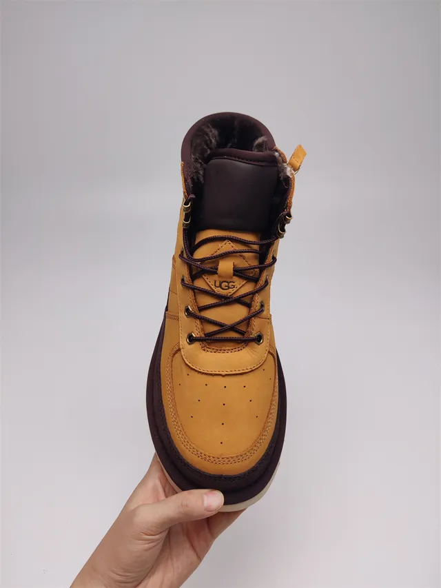 UGG 黄色棕色高帮系带雪地靴 8