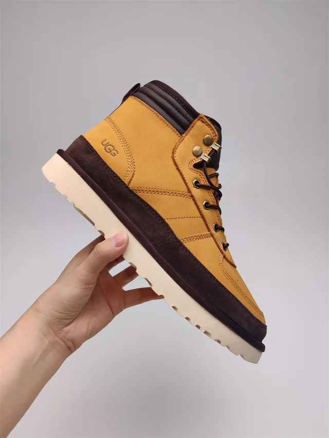 UGG 黄色棕色高帮系带雪地靴 9