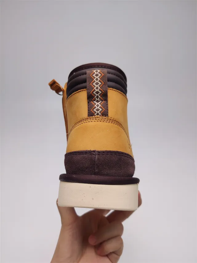 UGG 黄色棕色高帮系带雪地靴 11