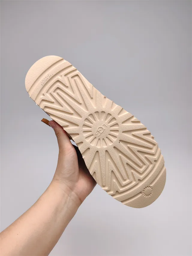 UGG 黄色棕色高帮系带雪地靴 14