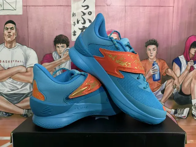 Under Armour Flow أزرق برتقالي شبكة وسط القدم حزام أحذية كرة السلة 2