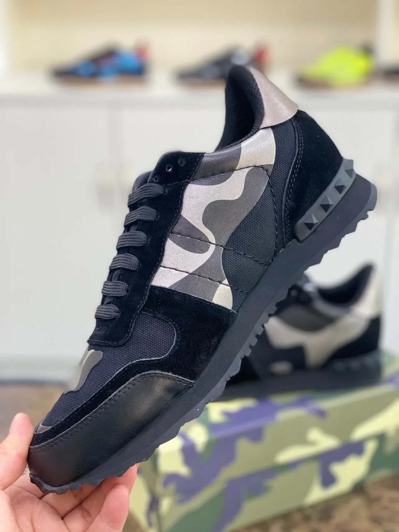 Valentino Tênis Lifestyle Preto Prata Camo-Paneled com Salto Studded 4