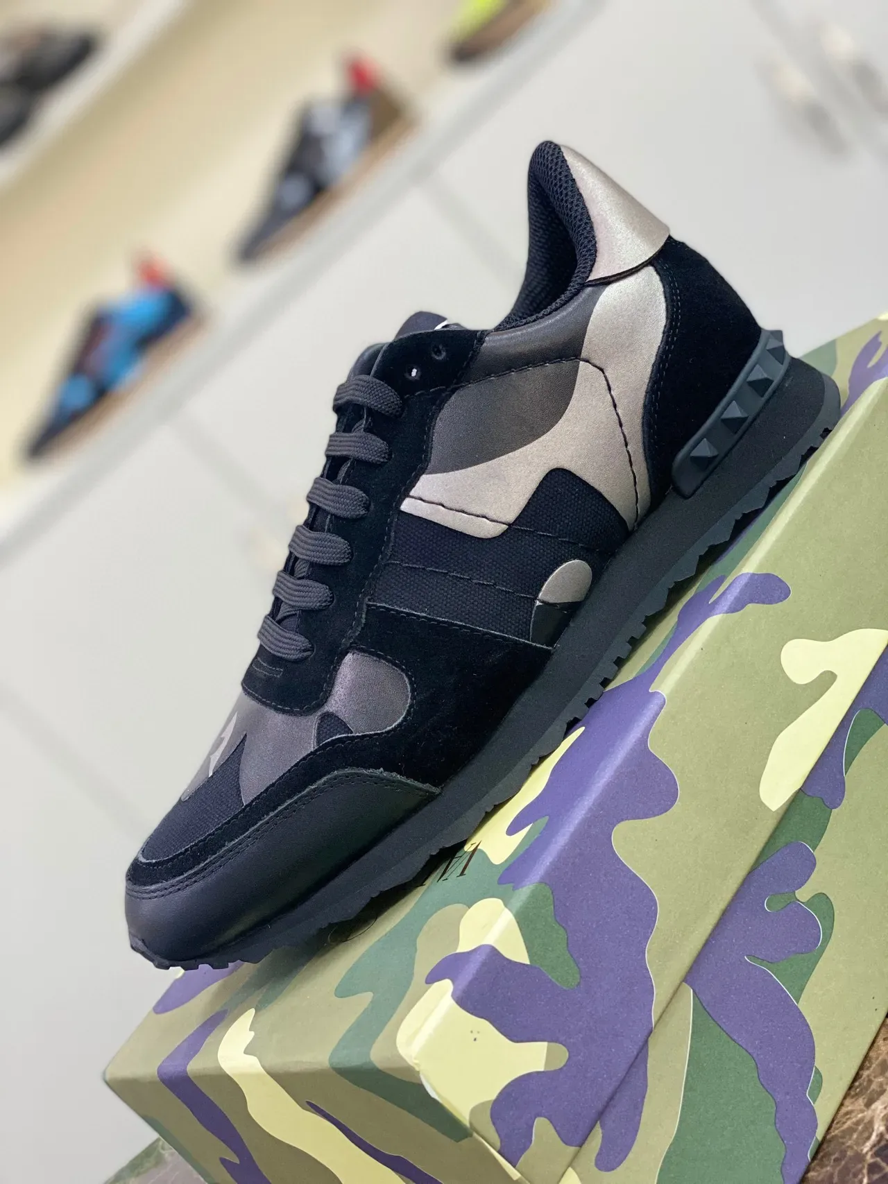 Valentino Tênis Lifestyle Preto Prata Camo-Paneled com Salto Studded 6