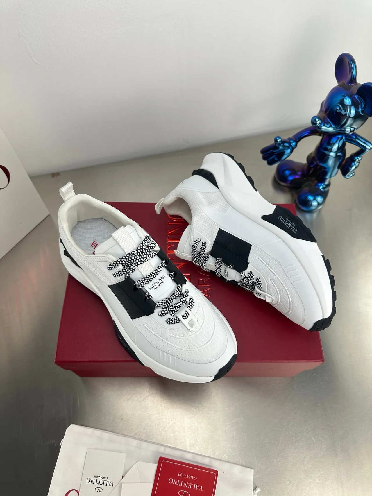 Valentino Noir Blanc Semelle de plateforme Panneaux asymétriques Sneakers Chunky 2