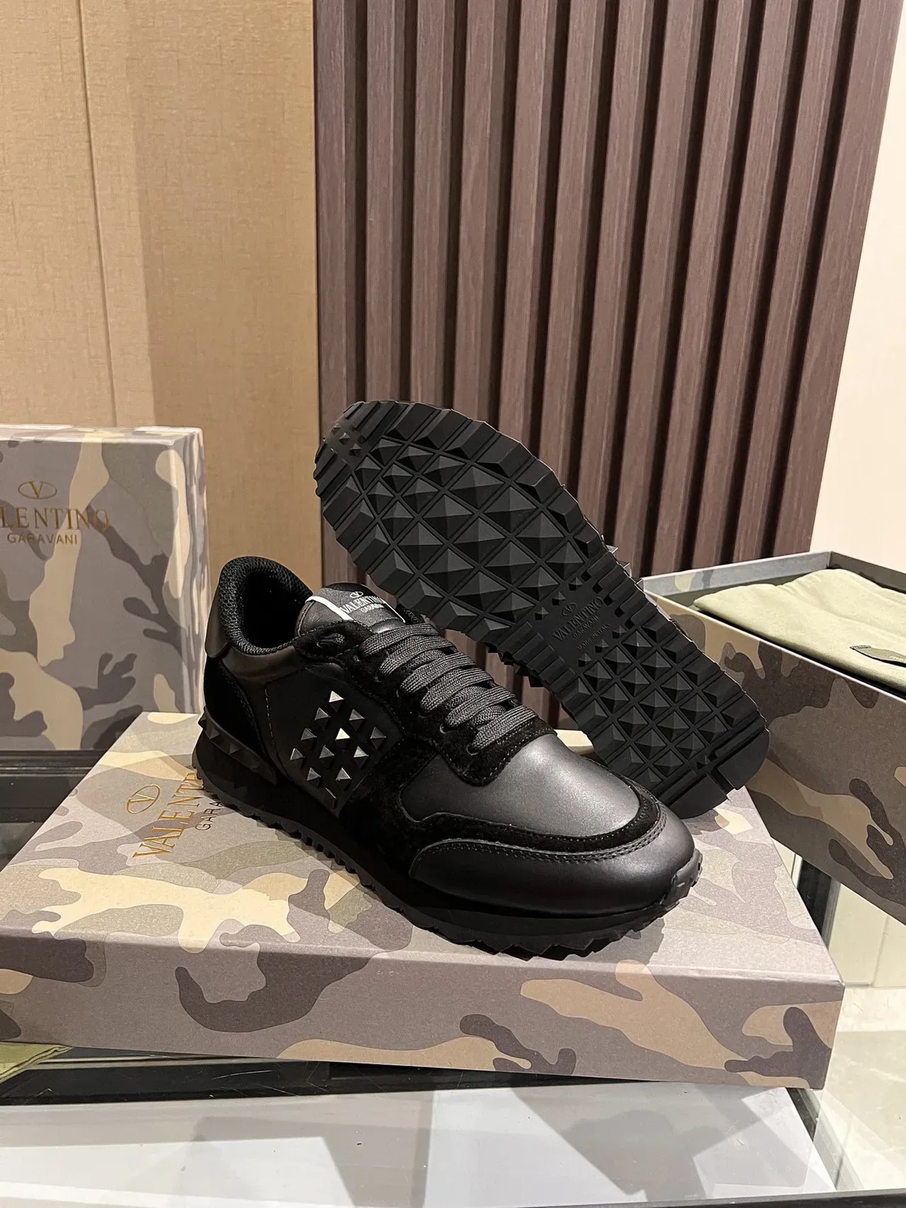 Valentino Rockstud Tênis Lifestyle Pretos de Couro-Suede com Studs 2