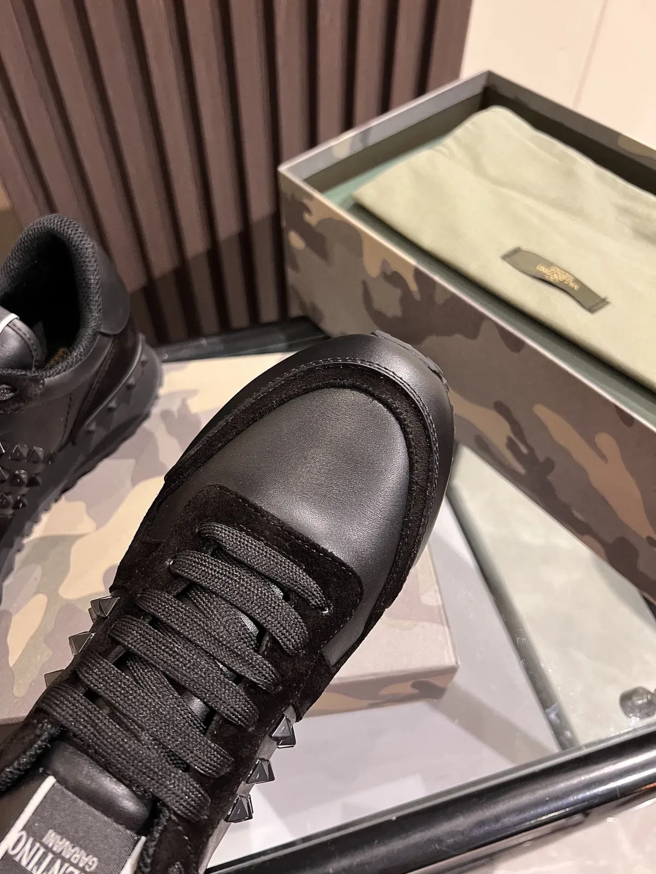 Valentino Rockstud Tênis Lifestyle Pretos de Couro-Suede com Studs 3