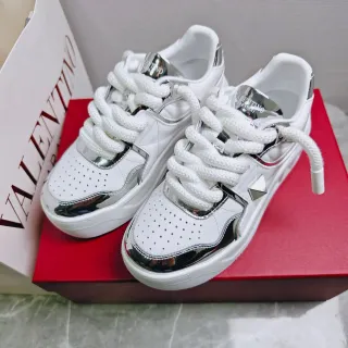 Valentino Rockstud Tênis Lifestyle Branco e Prateado Metálico
