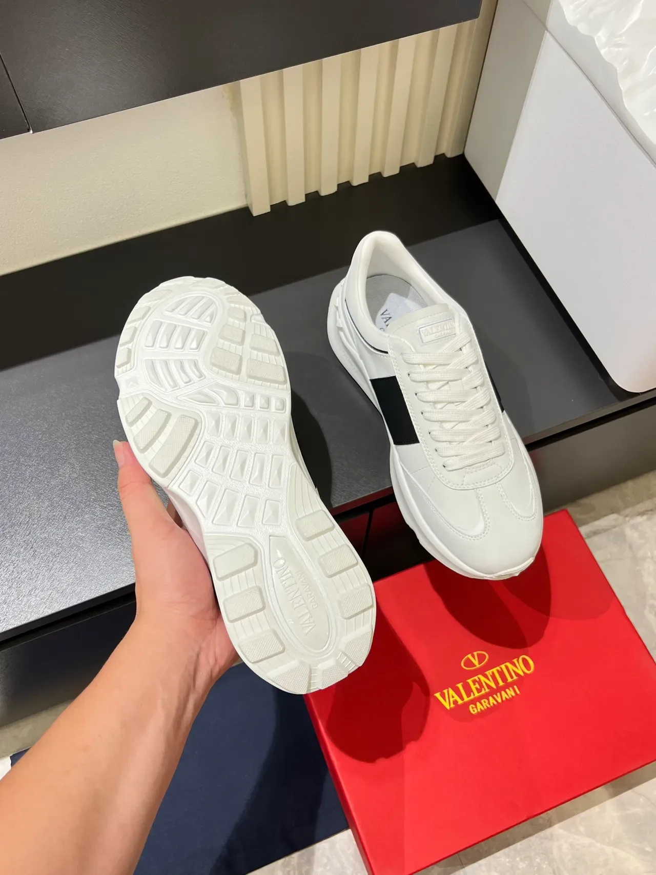 Valentino Rockstud 白黑雕塑厚底三角跟铆钉生活休闲鞋 3