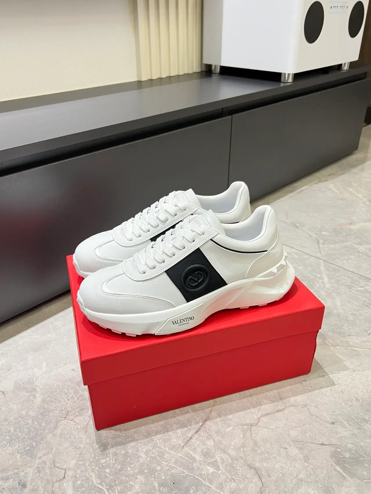 Valentino Rockstud 白黑雕塑厚底三角跟铆钉生活休闲鞋 4
