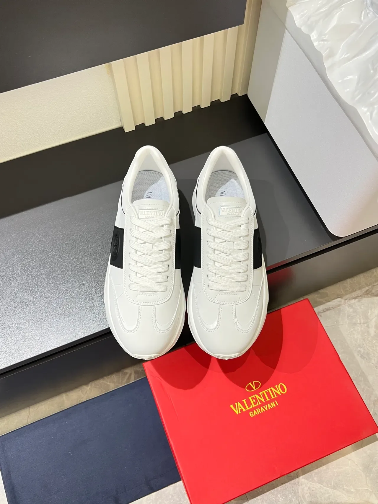Valentino Rockstud 白黑雕塑厚底三角跟铆钉生活休闲鞋 5