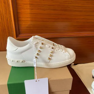 Valentino Rockstud Zapatillas Lifestyle Blancas de Cuero con Studs