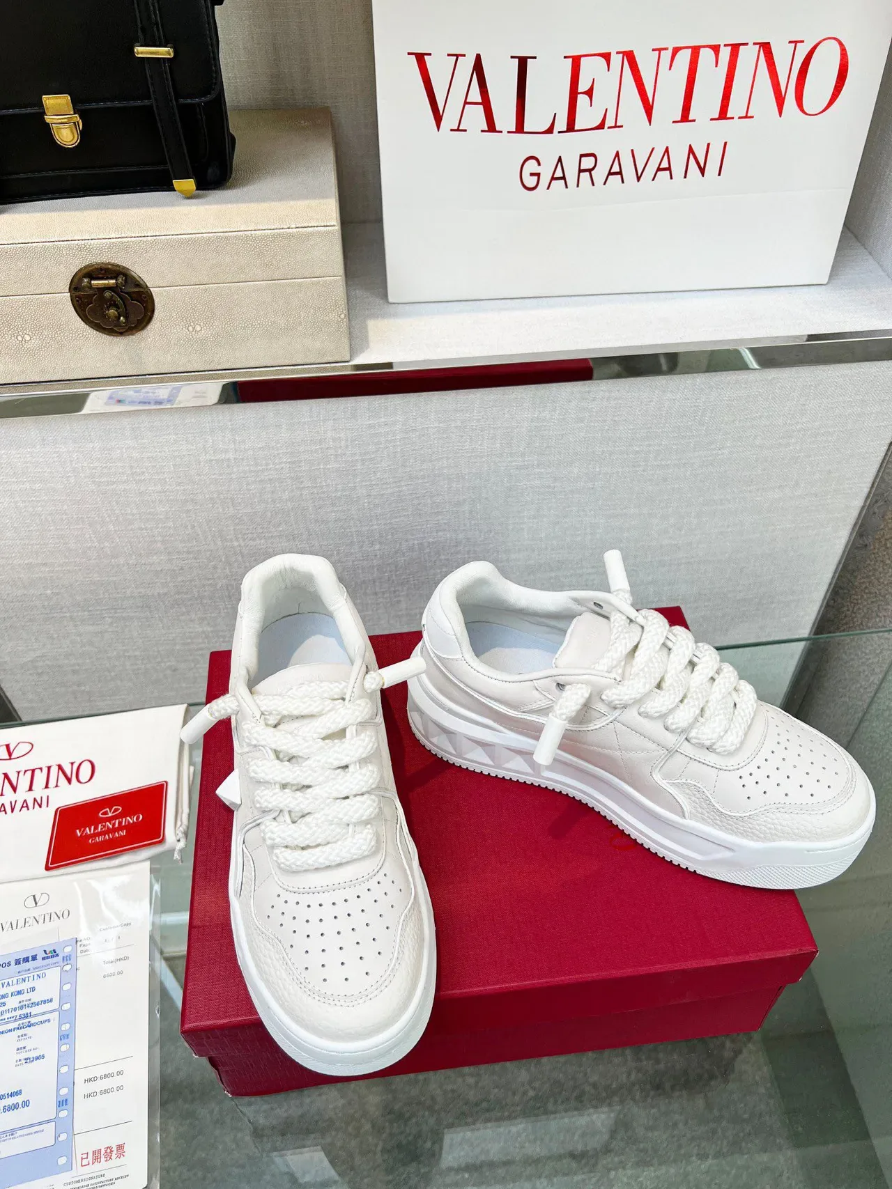 Valentino Rockstud सफेद क्विल्टेड लेदर प्लेटफॉर्म लाइफस्टाइल स्नीकर 7
