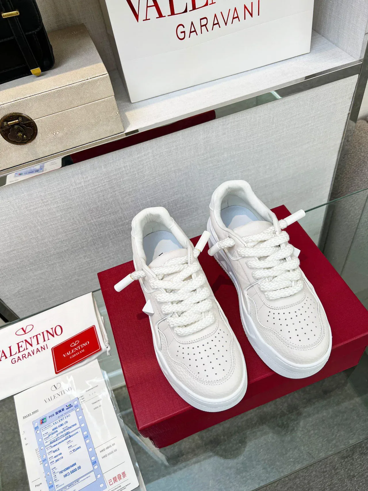 Valentino Rockstud सफेद क्विल्टेड लेदर प्लेटफॉर्म लाइफस्टाइल स्नीकर 8