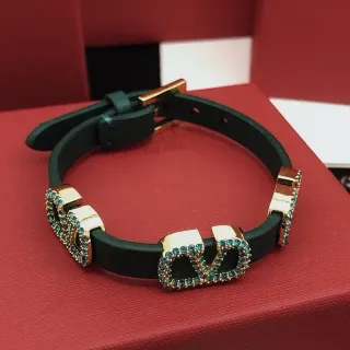 Valentino VLogo ক্রিস্টাল-ইম্বেলিশড কালো চামড়ার ব্রেসলেট