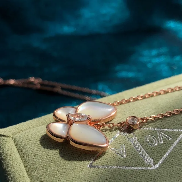 Van Cleef & Arpels पापिलॉन तितली मातृत्व मोती और डायमंड नेकलेस 3