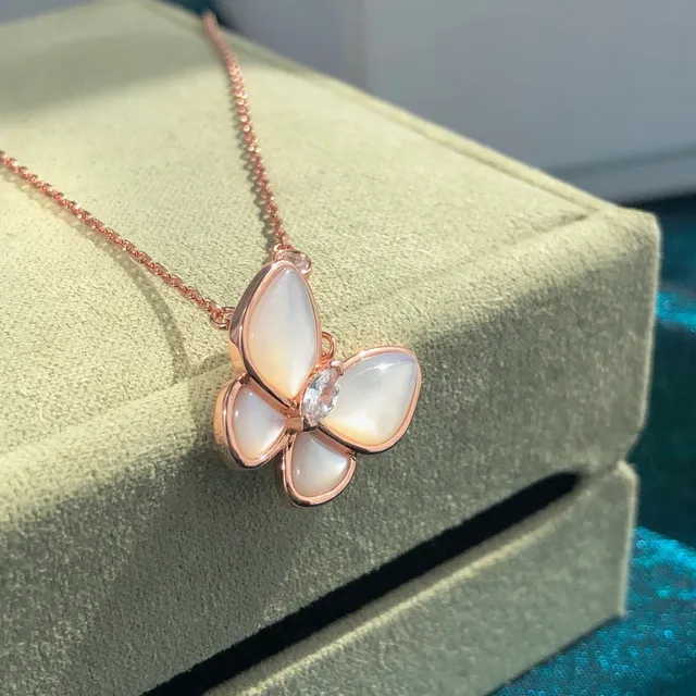 Van Cleef & Arpels पापिलॉन तितली मातृत्व मोती और डायमंड नेकलेस 4