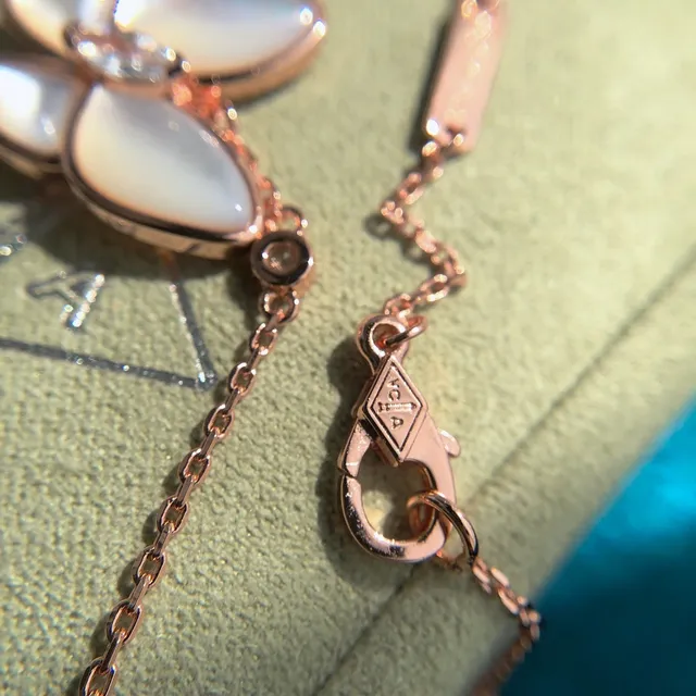 Van Cleef & Arpels पापिलॉन तितली मातृत्व मोती और डायमंड नेकलेस 5