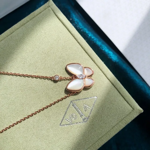 Van Cleef & Arpels पापिलॉन तितली मातृत्व मोती और डायमंड नेकलेस 8