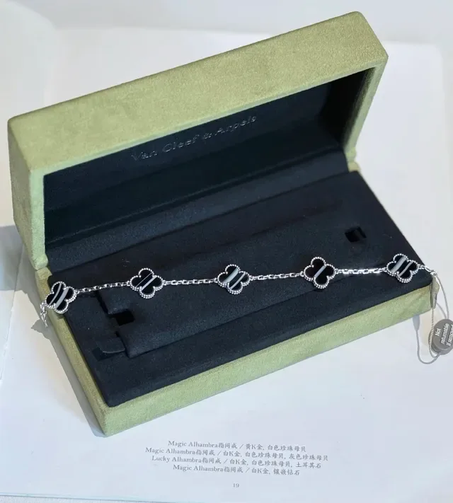 Van Cleef & Arpels Alhambra Five Motif سوار أونيكس أسود 4
