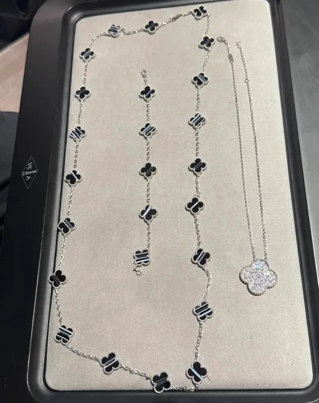Van Cleef & Arpels Alhambra Five Motif سوار أونيكس أسود 5