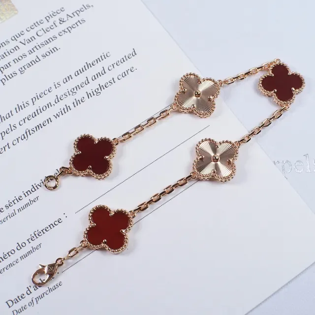 Van Cleef & Arpels Alhambra Pulseira Cinco Motivos Esmalte Vermelho e Ouro 5