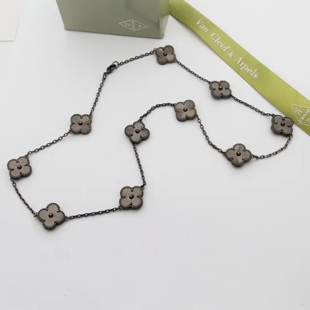 Van Cleef & Arpels Alhambra Five-Petal Clover Motif Chain Bracelet 5