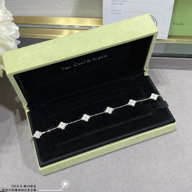 Van Cleef & Arpels Alhambra Five-Petal Floral Pavé Bracelet 5