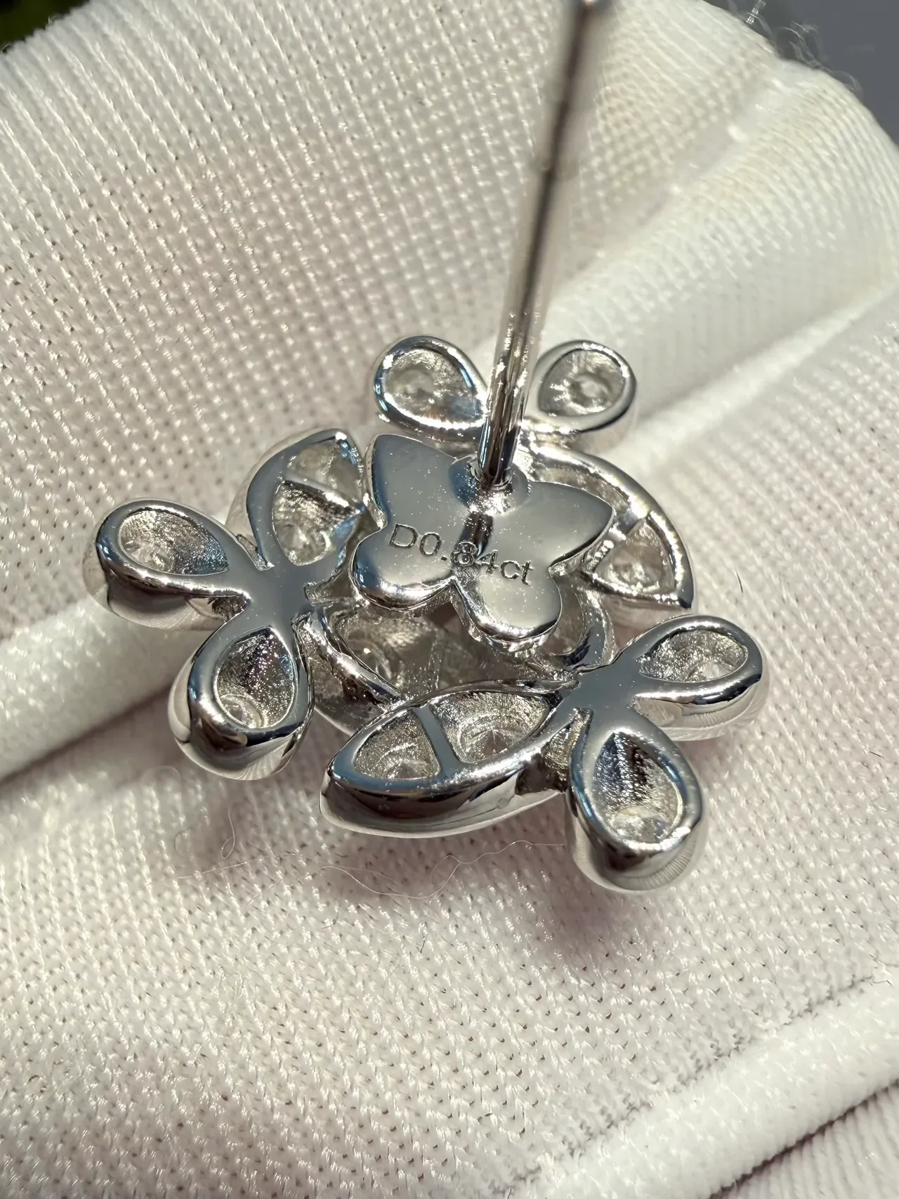 Van Cleef & Arpels Pendientes Stud Alhambra-Inspired Floral Pavé 4