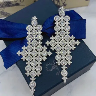 Van Cleef & Arpels 吊灯 Pavé 十字图案耳环