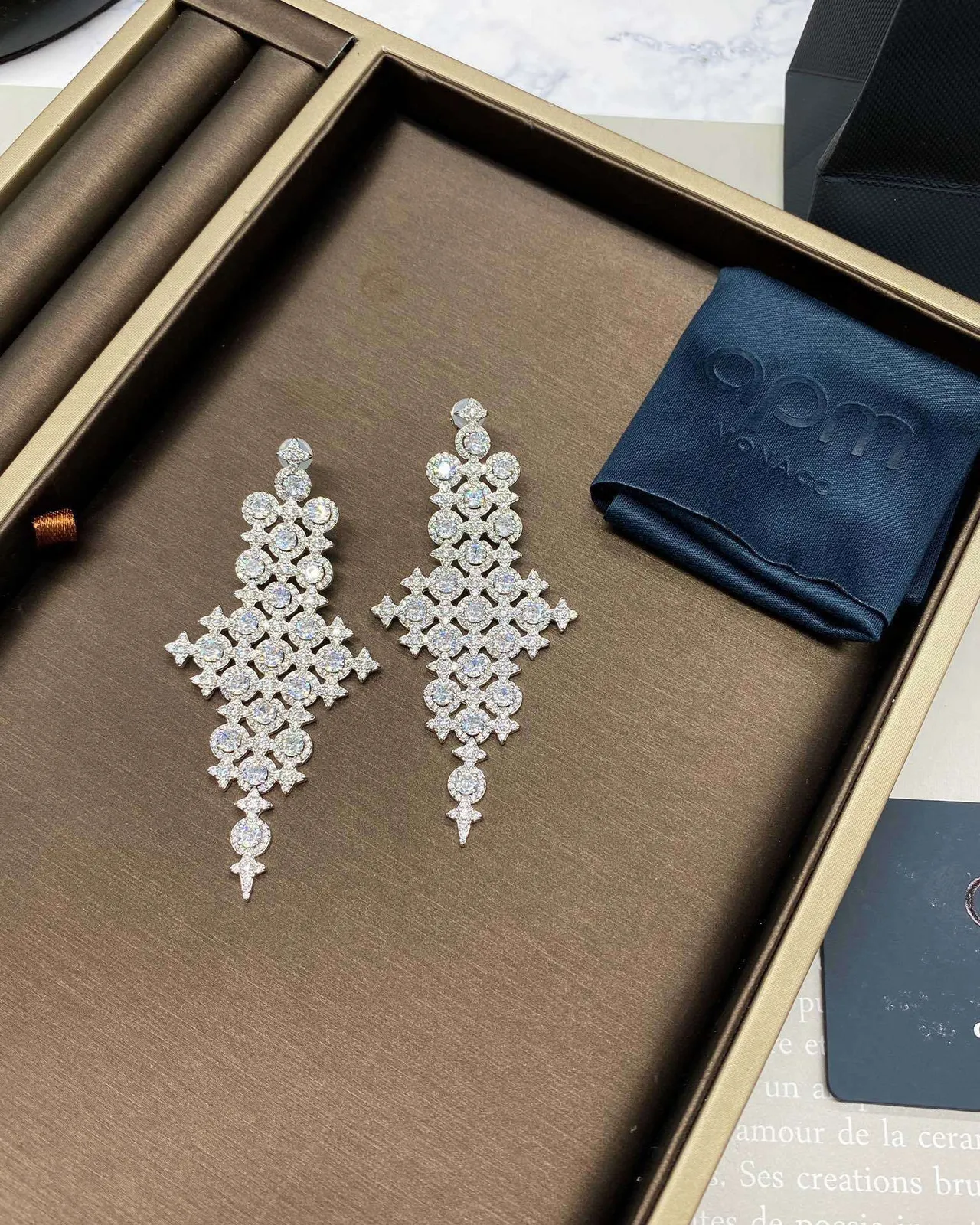Van Cleef & Arpels चांदेलियर Pavé क्रॉस मोटिफ कर्णफूल 4