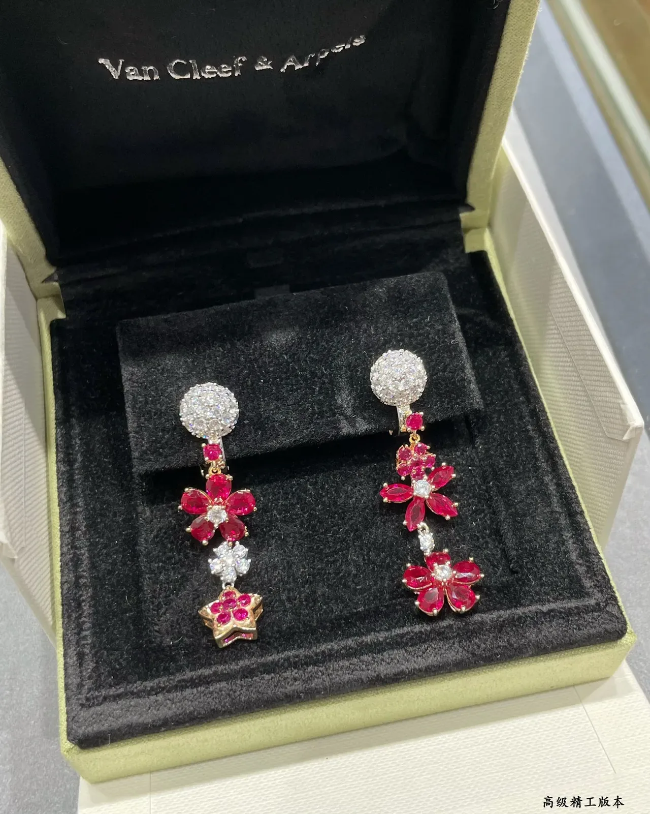 Van Cleef & Arpels 花卉与星辰图案 红宝石与钻石耳环 6