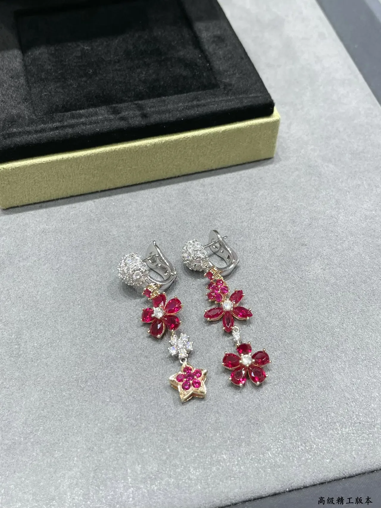 Van Cleef & Arpels 花卉与星辰图案 红宝石与钻石耳环 7