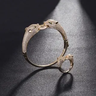 Van Cleef & Arpels Panthère Gold Green Panther-Head Motif Pavé-Set Stones Bracelet