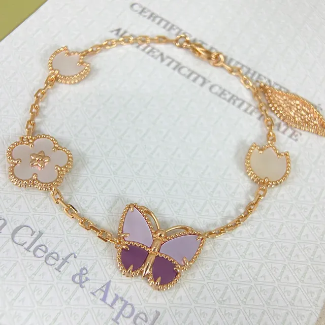 Van Cleef & Arpels Sweet Alhambra نقشة الفراشة سوار ذهبي 2