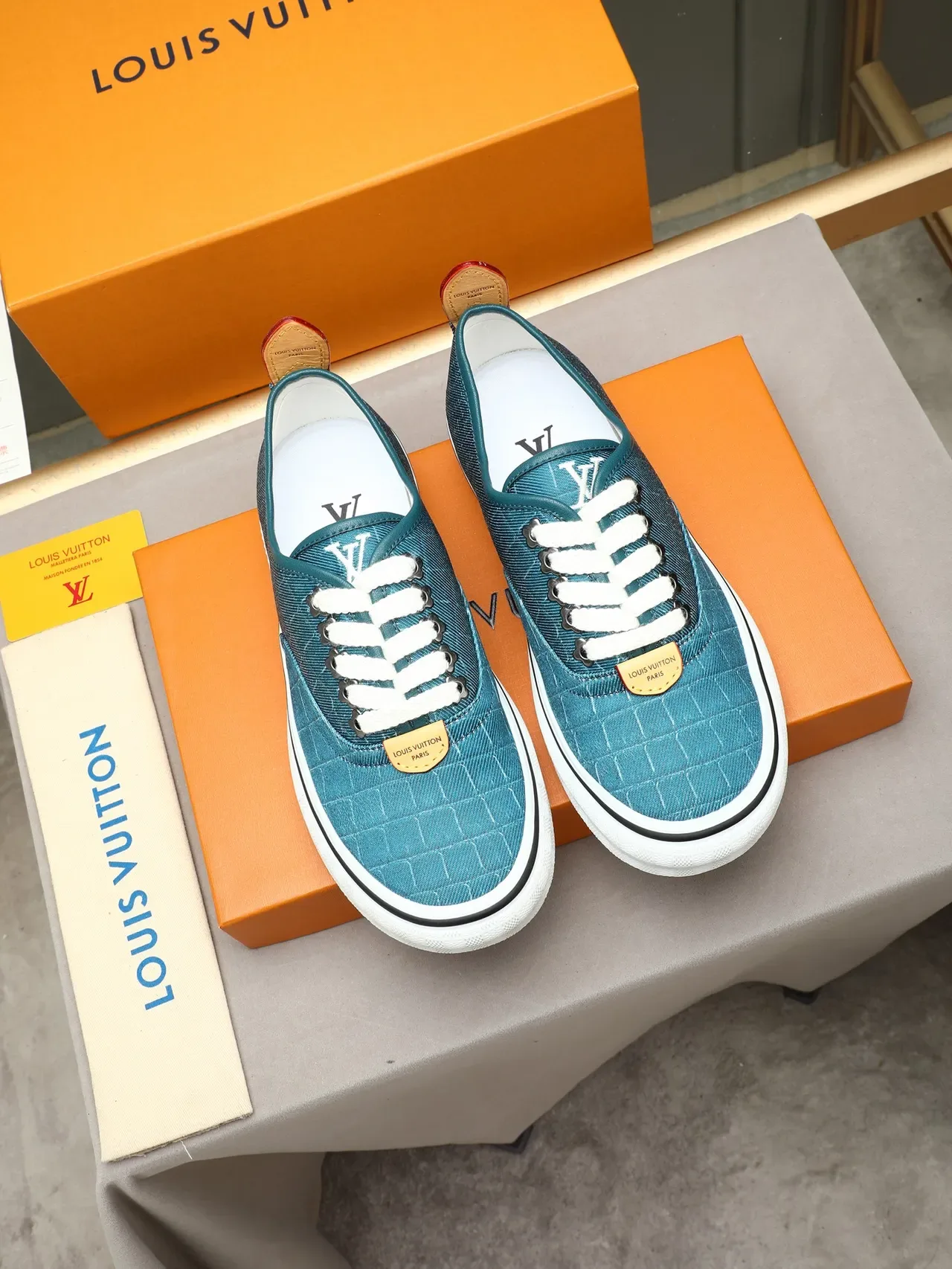Vans سنيكرز لايف ستايل أزرق أبيض مقصوص تيل كانفاس علوية أربطة فروية 3